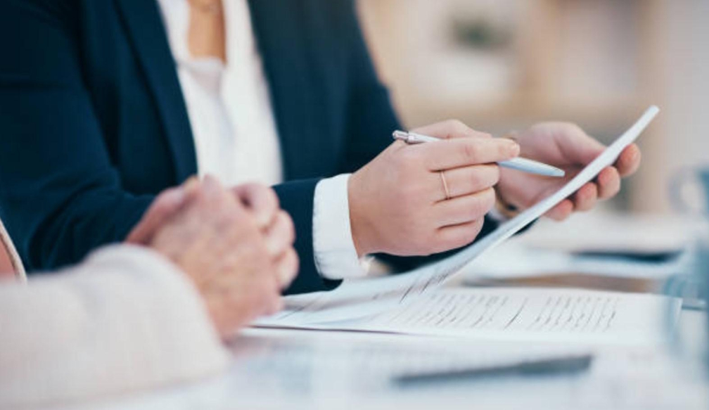 commercial litigation lawyer